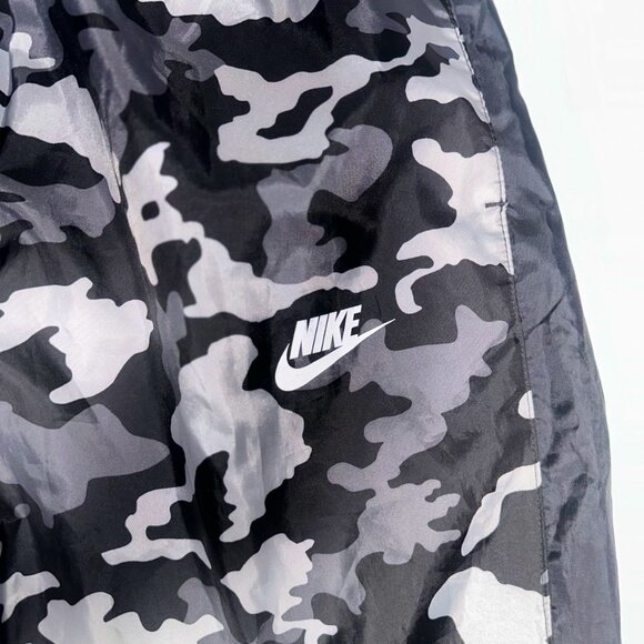 Nike Men’s Medium Cargo Pants Camo Print | Athletic Streetwear - Picture 5 of 9